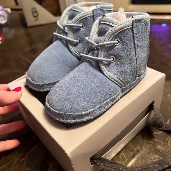 Ugg neumel limited edition color - Picture 3 of 8